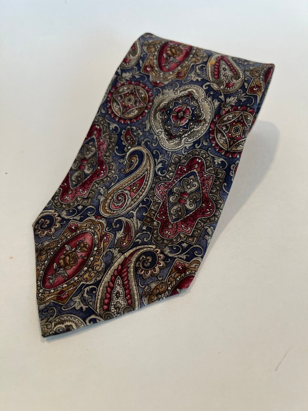 Bill Blass Made in USA Men's Silk Neck Tie Red Blue Gold Paisley SG